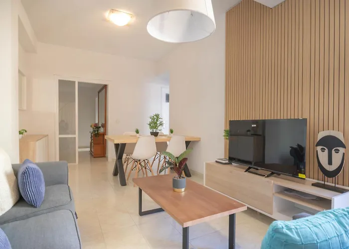 Apartment Center V *